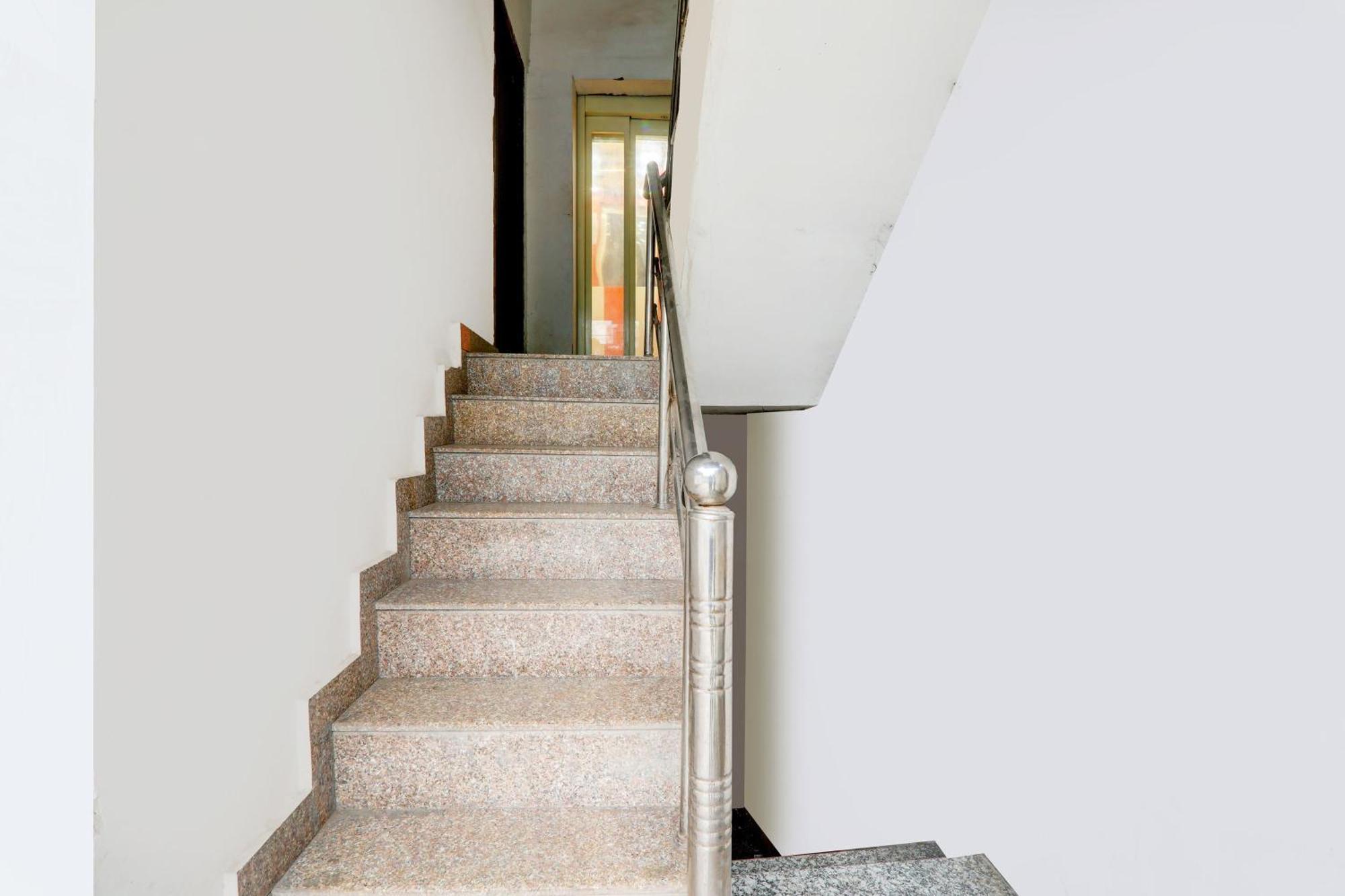 Hotel O Sr Grand Gorakhpur Esterno foto